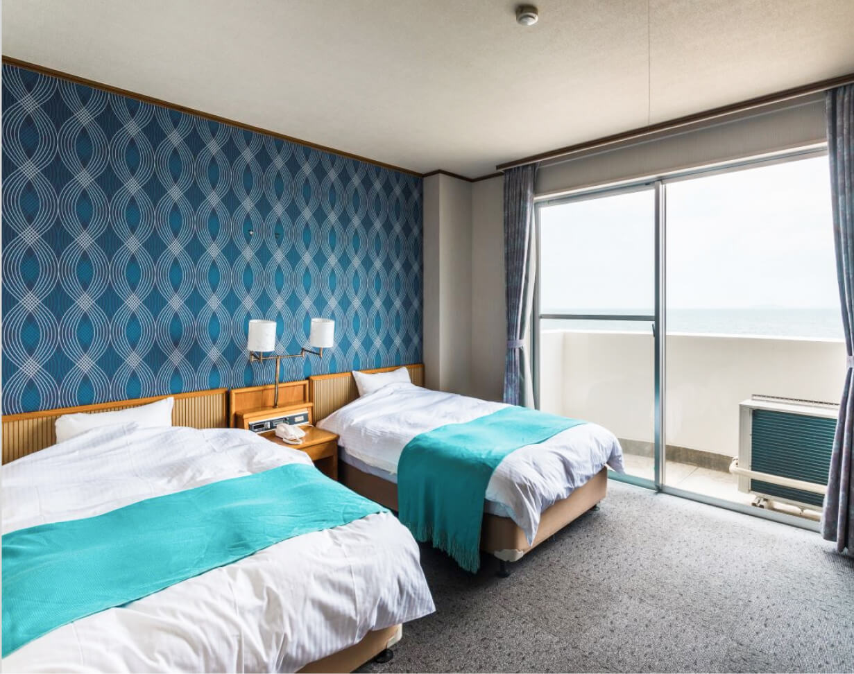 写真：海が見えるベランダ付きの客室