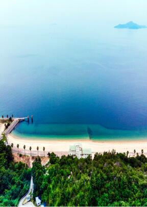 写真：江田島の青く澄んだ海